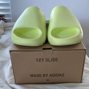 Men’s Yeezy slide green glow color way used very lightly